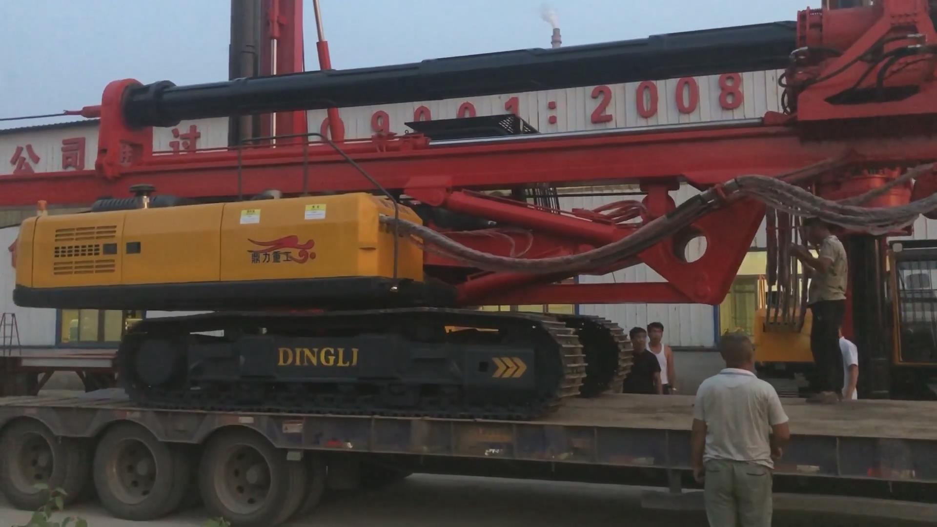 發往内蒙古DR-80旋挖鑽機平穩上車