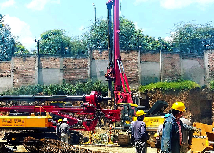 四川盆地兩台機鎖杆DR150緊鑼密鼓的施工